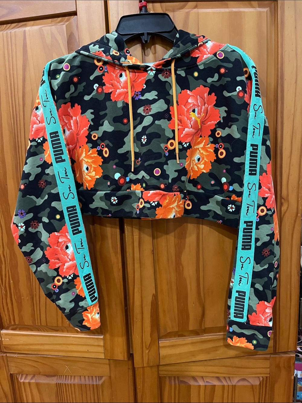 Puma X Sue Tsai  Cropped Hoodie - 
Black, Green, Orange, Turquoise